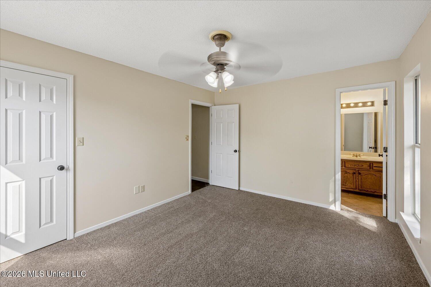 10475 Oak Leaf Drive Property Photo 13
