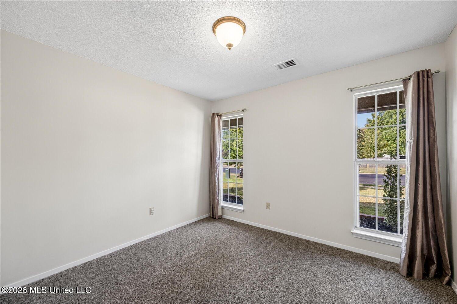 10475 Oak Leaf Drive Property Photo 17
