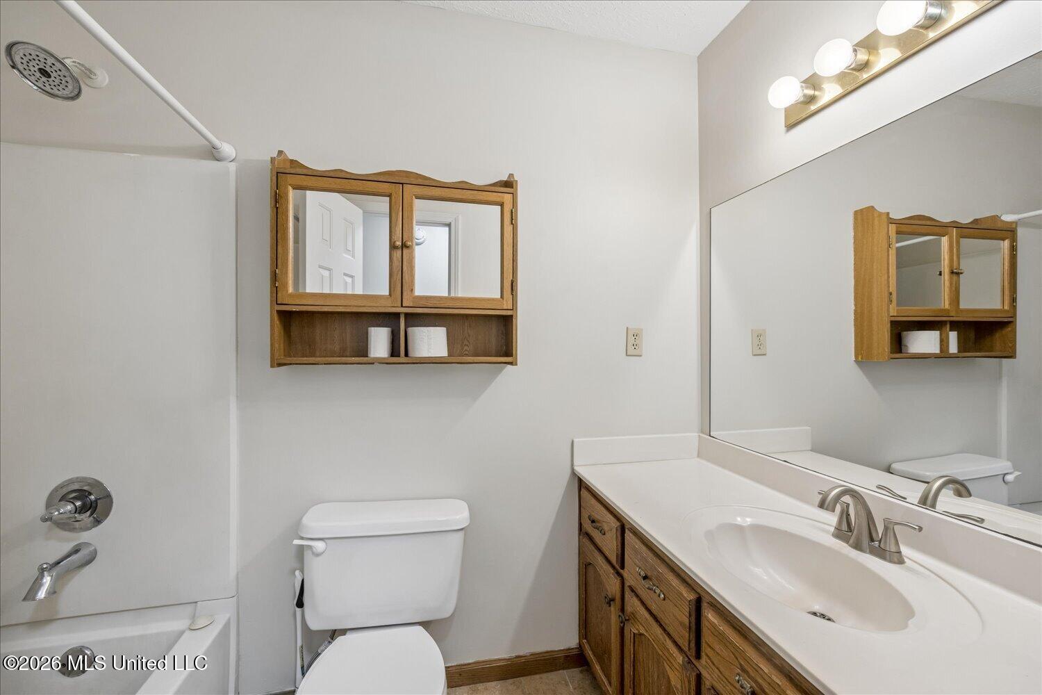 10475 Oak Leaf Drive Property Photo 18