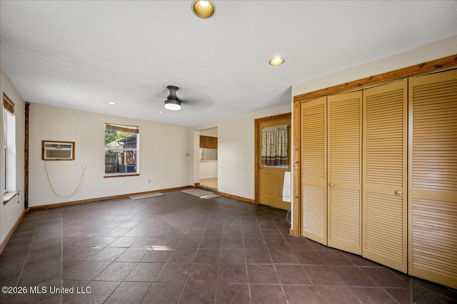 10475 Oak Leaf Drive Property Photo 19