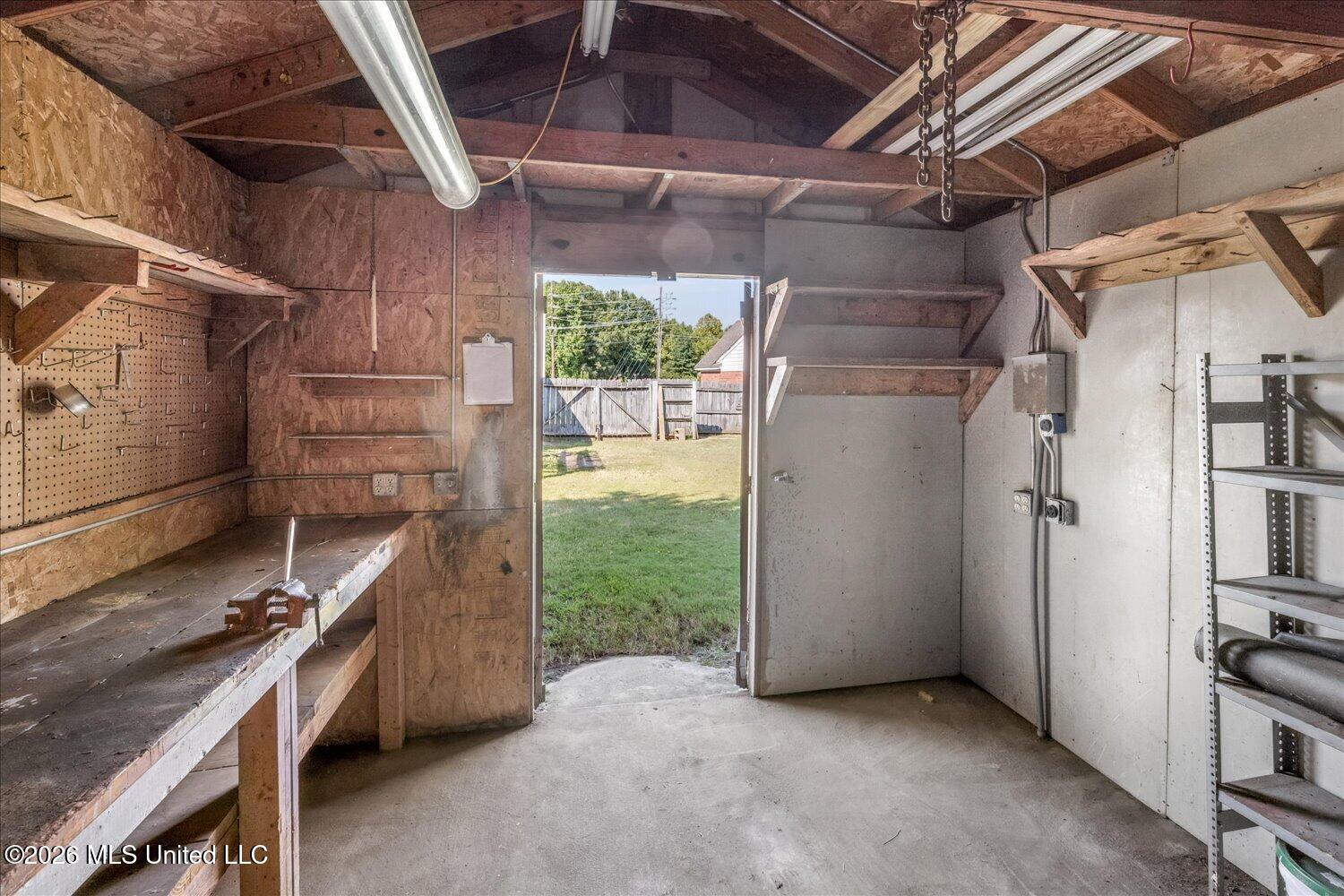 10475 Oak Leaf Drive Property Photo 27