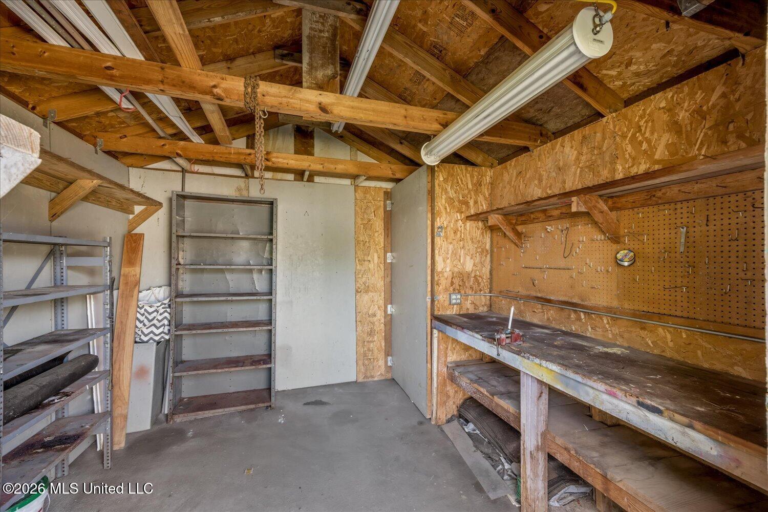 10475 Oak Leaf Drive Property Photo 28