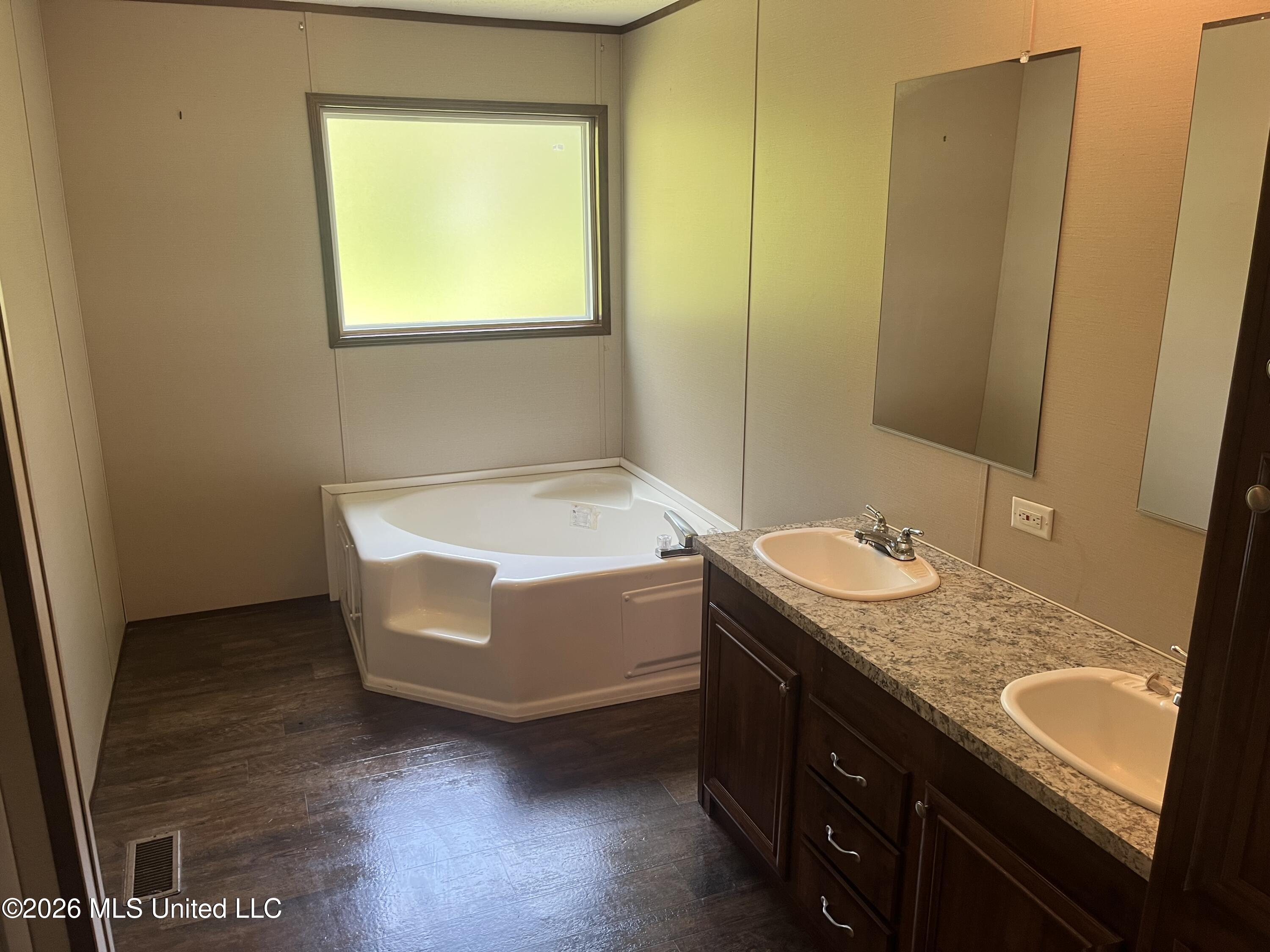 106 East Street Property Photo 8