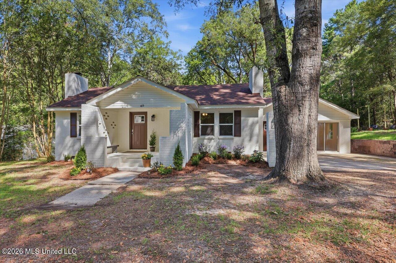 415 E Pine Avenue Property Photo 1