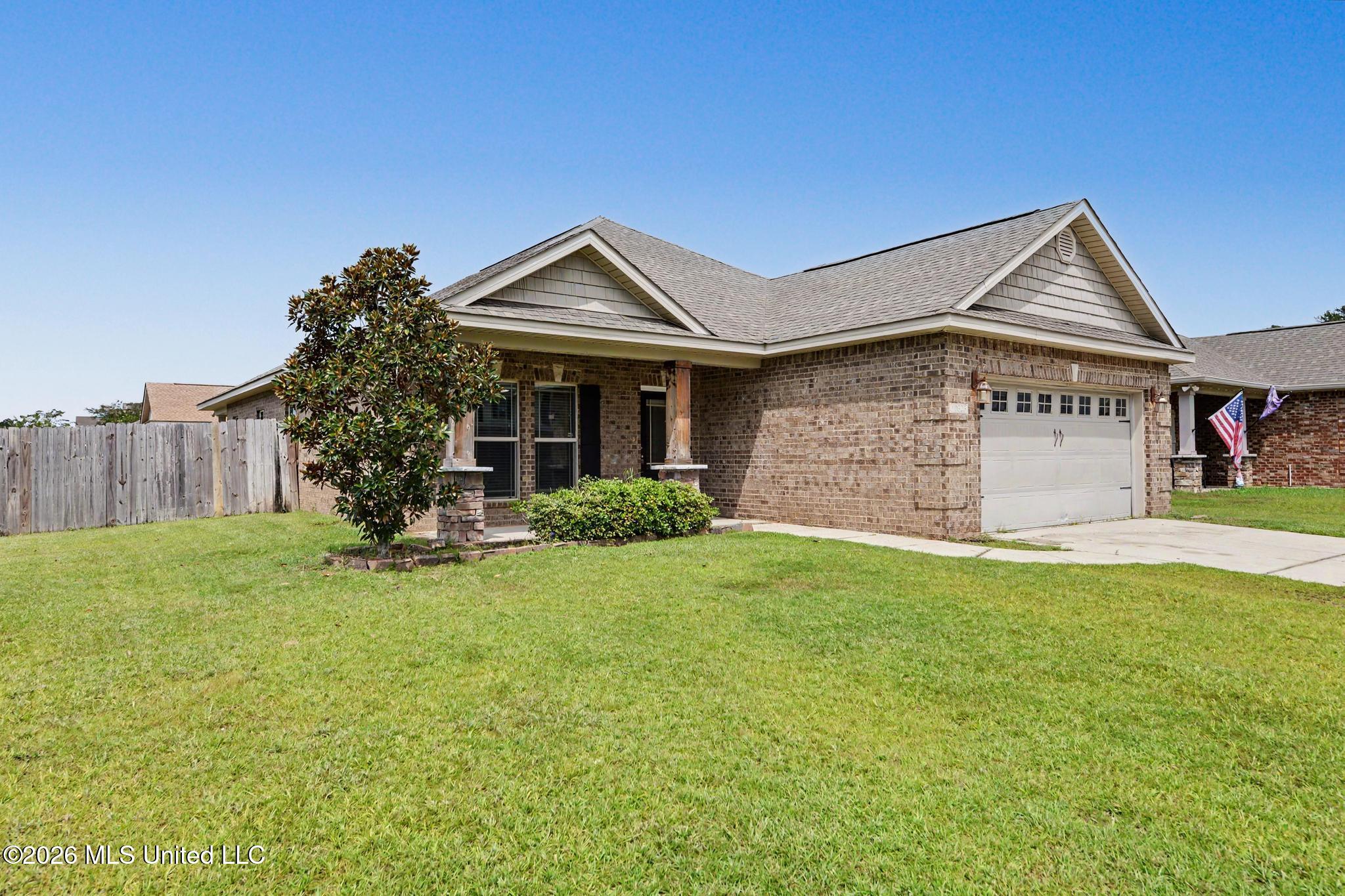 10323 Sweet Bay Drive Property Photo 3