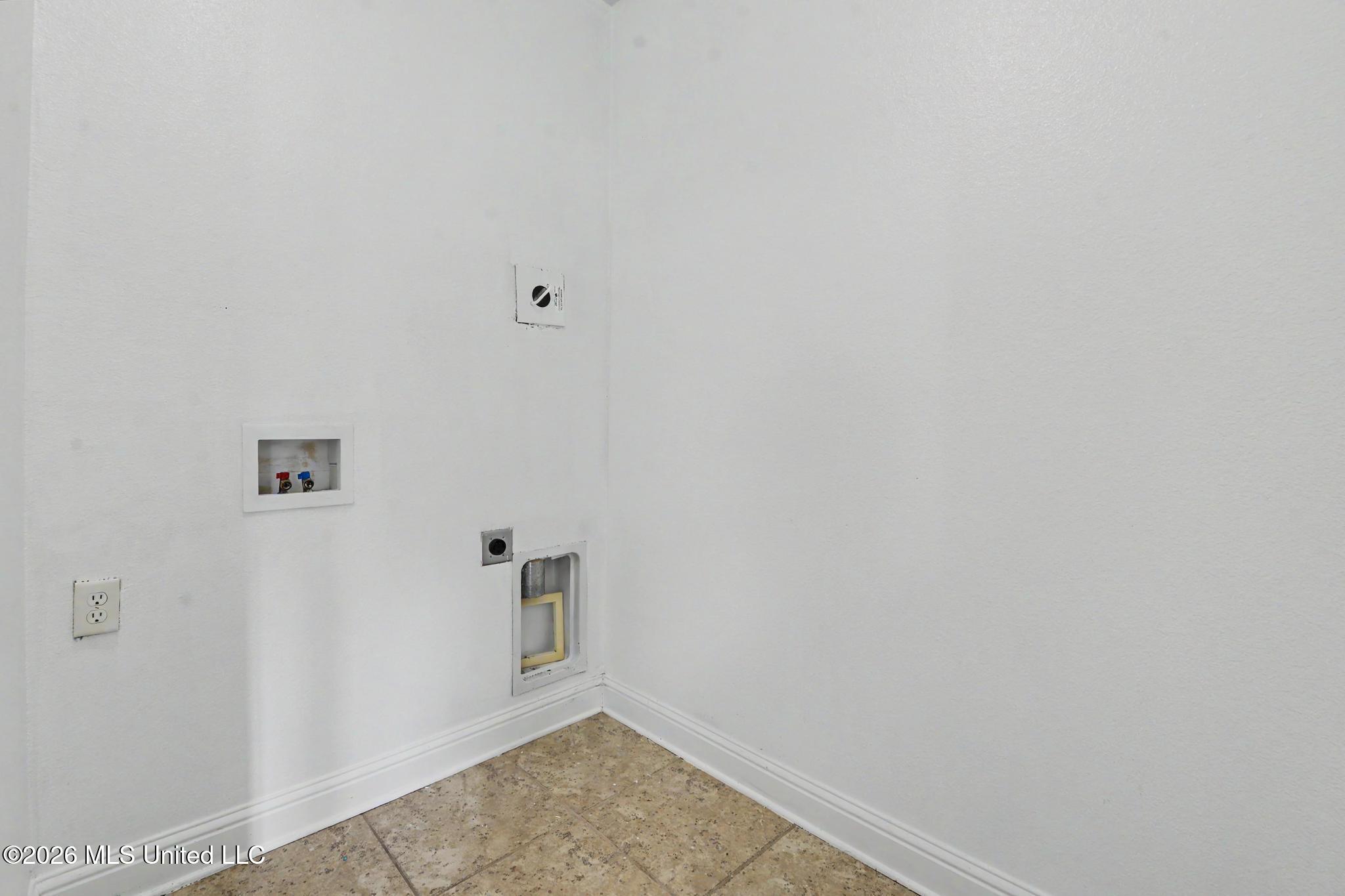 10323 Sweet Bay Drive Property Photo 5