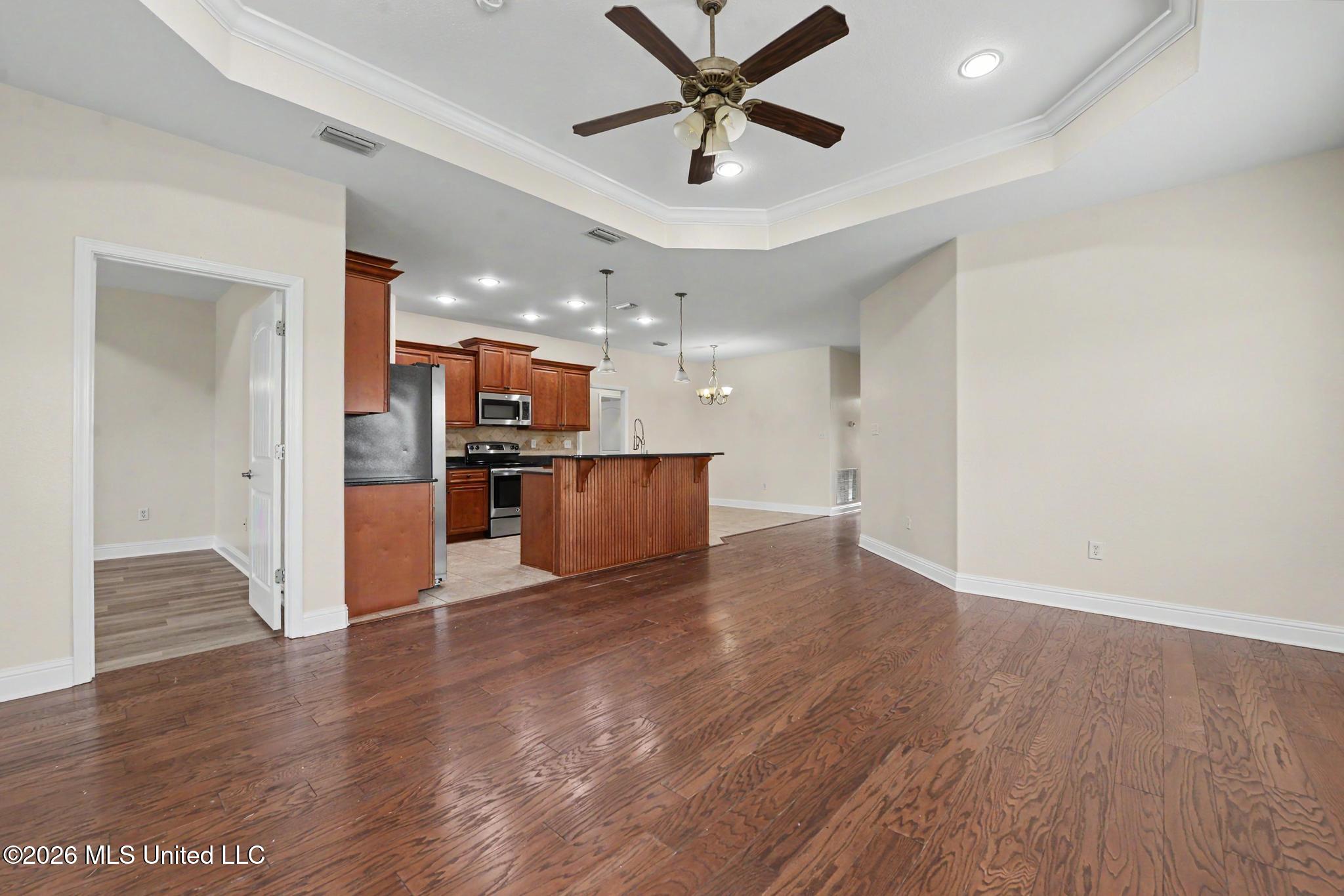 10323 Sweet Bay Drive Property Photo 9