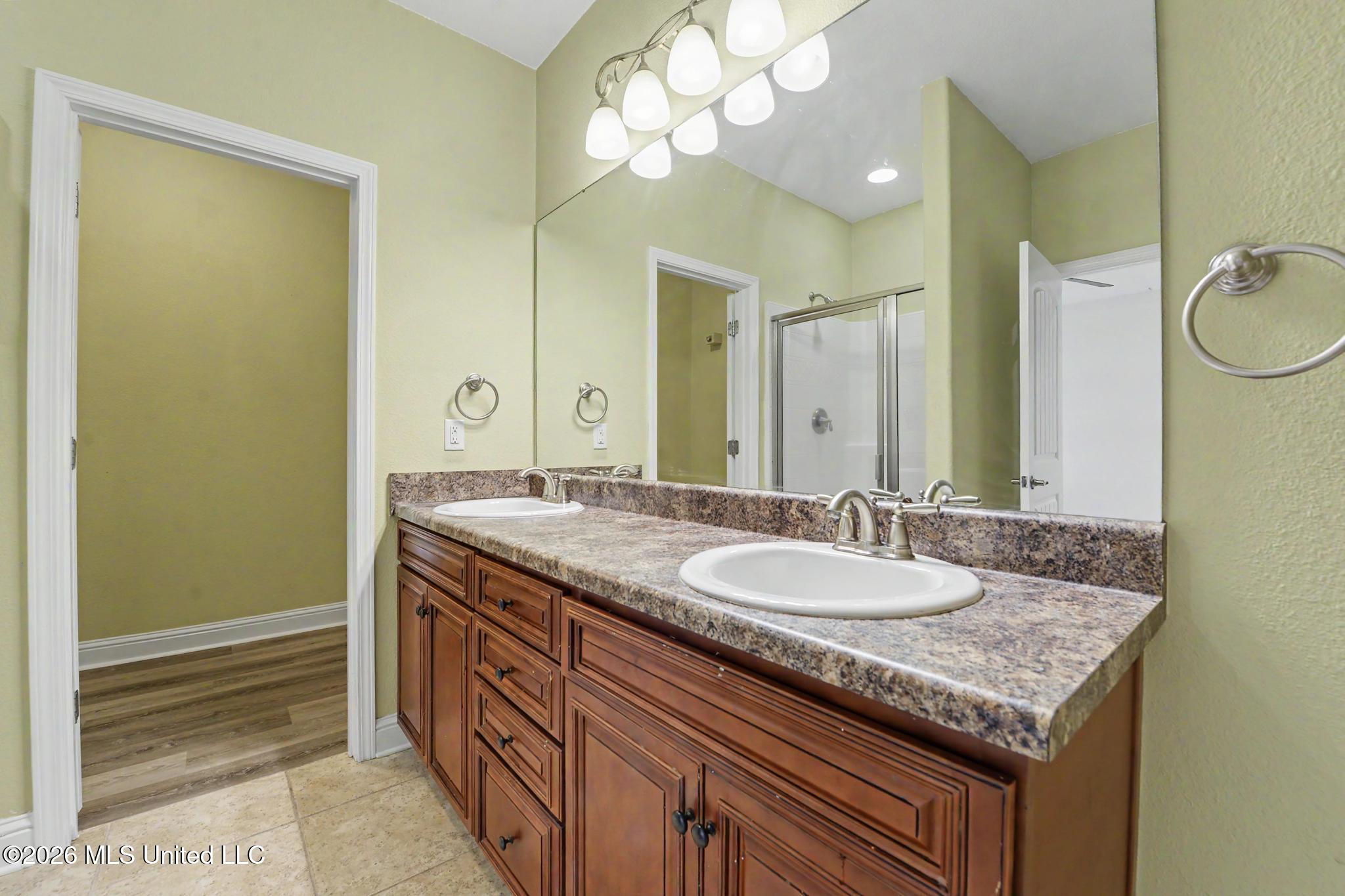 10323 Sweet Bay Drive Property Photo 18