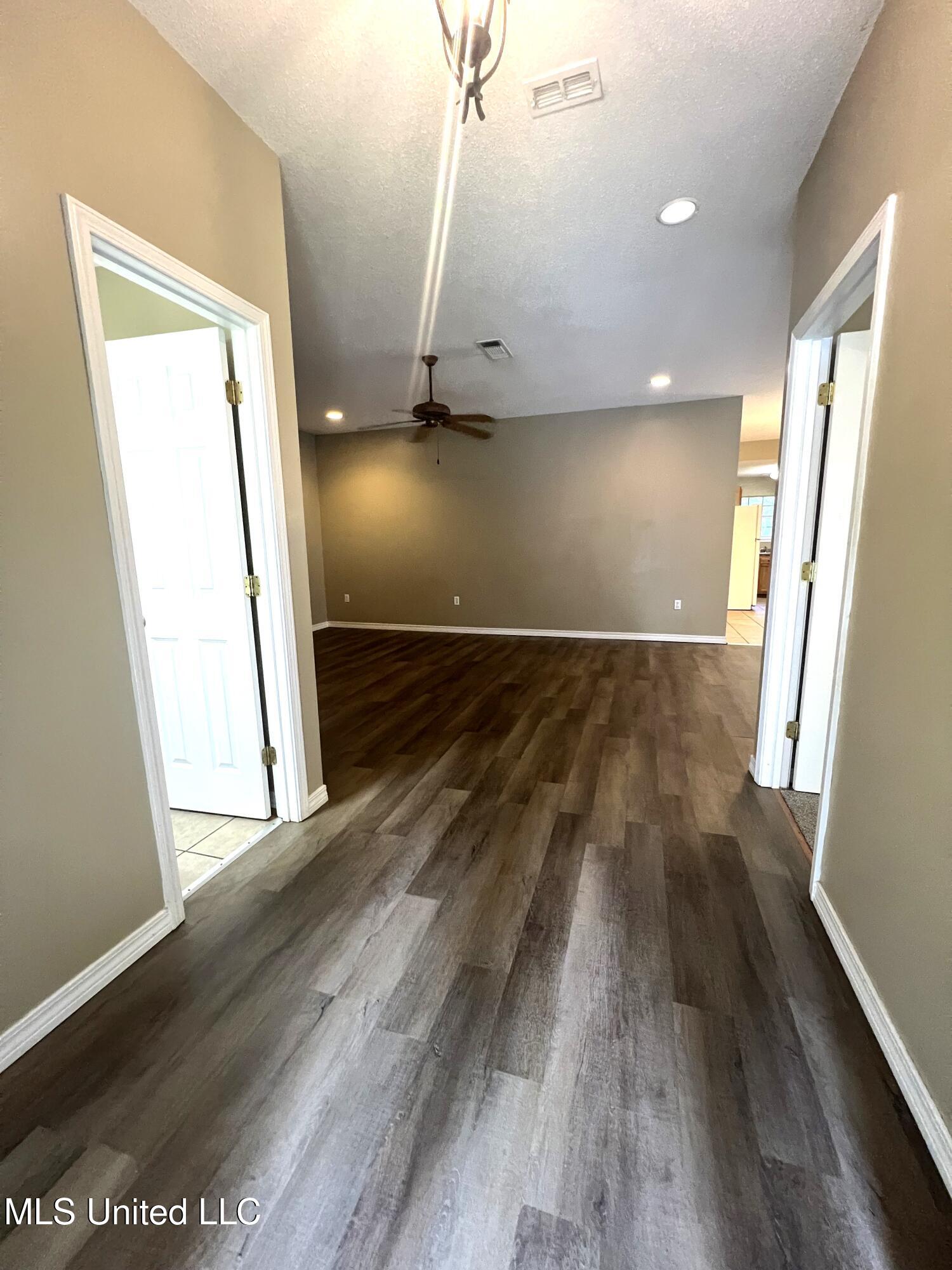 12338 Windward Circle Property Photo 3