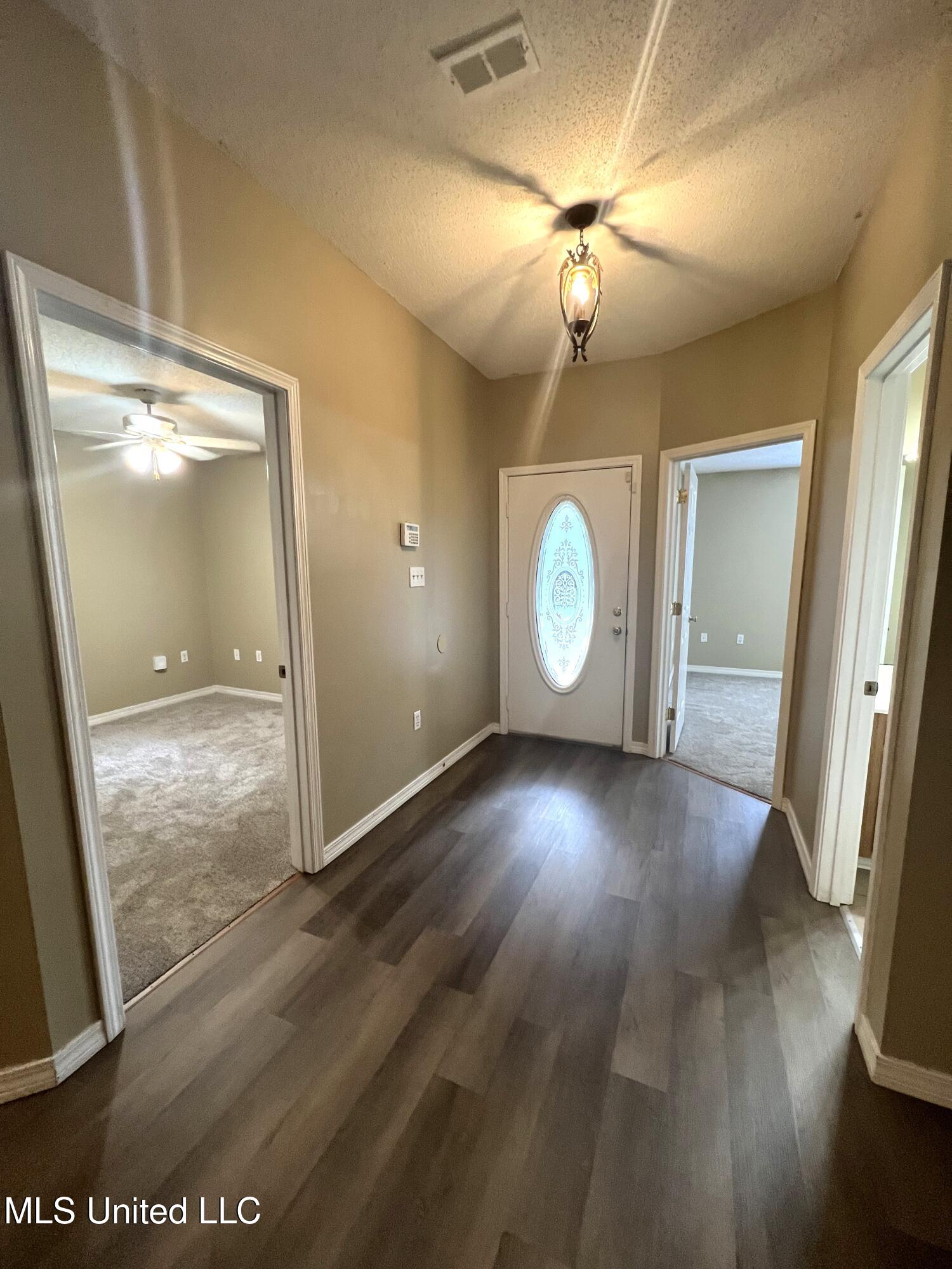 12338 Windward Circle Property Photo 5