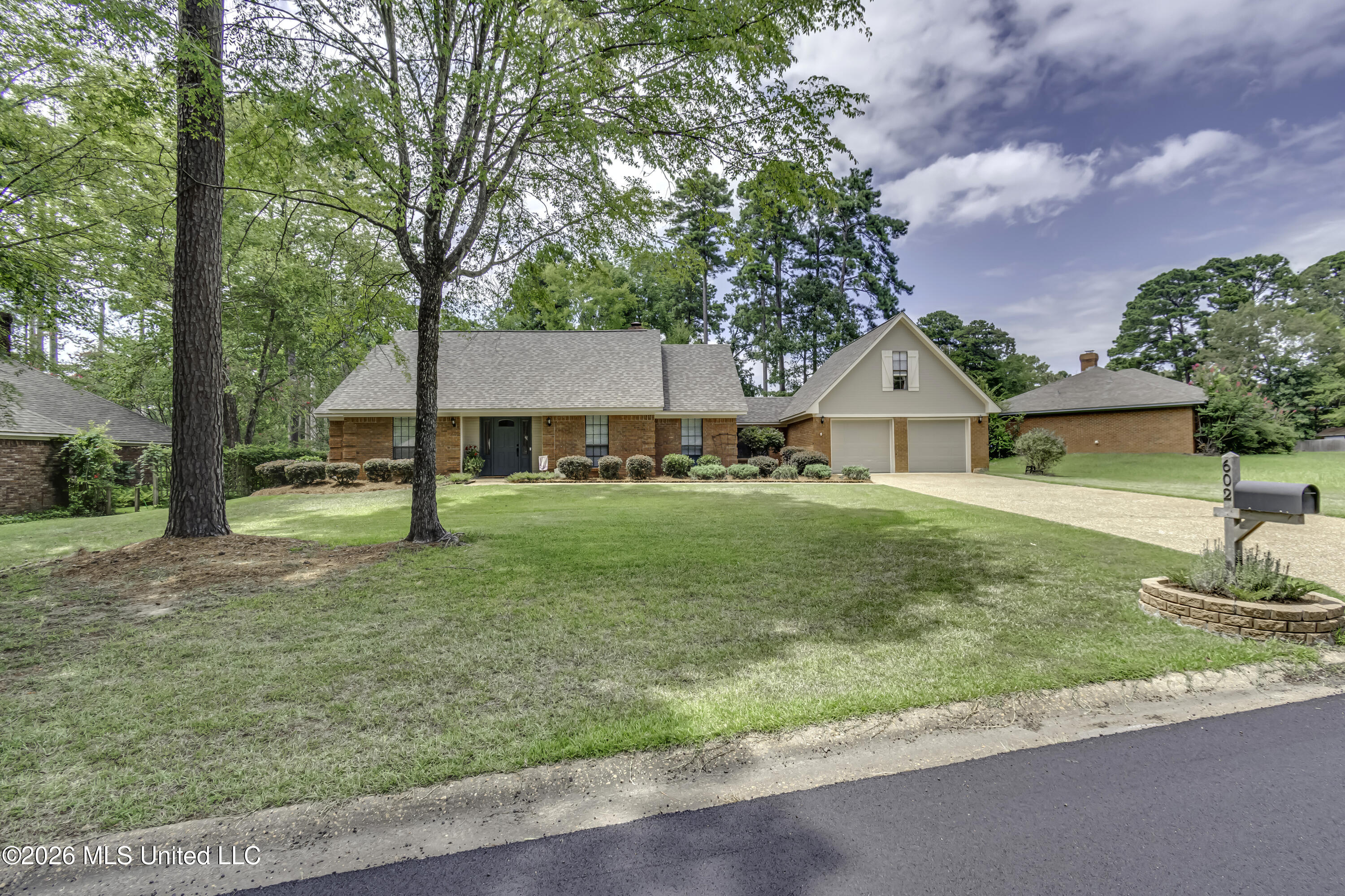 602 Bay Park Drive Property Photo 4