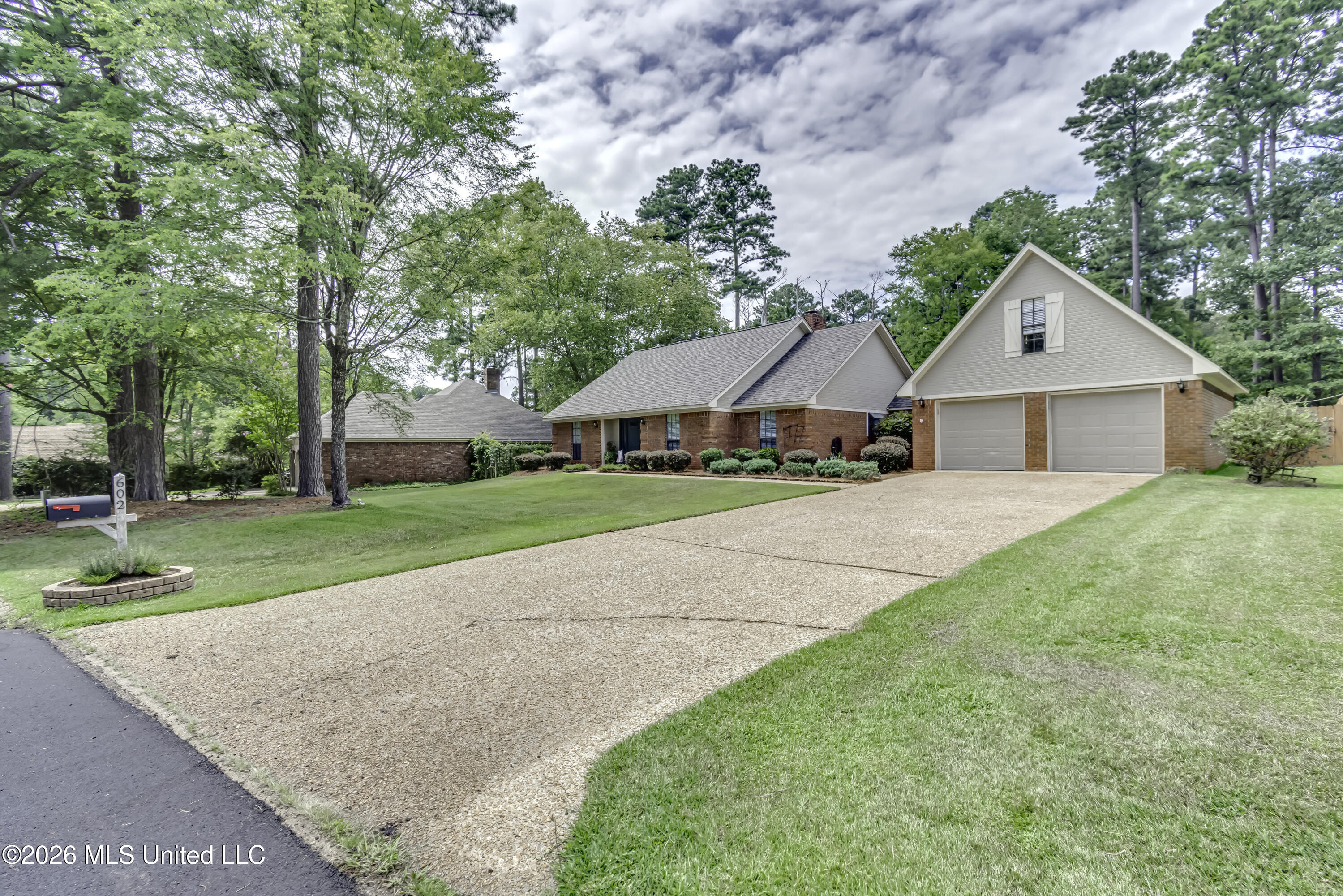 602 Bay Park Drive Property Photo 6