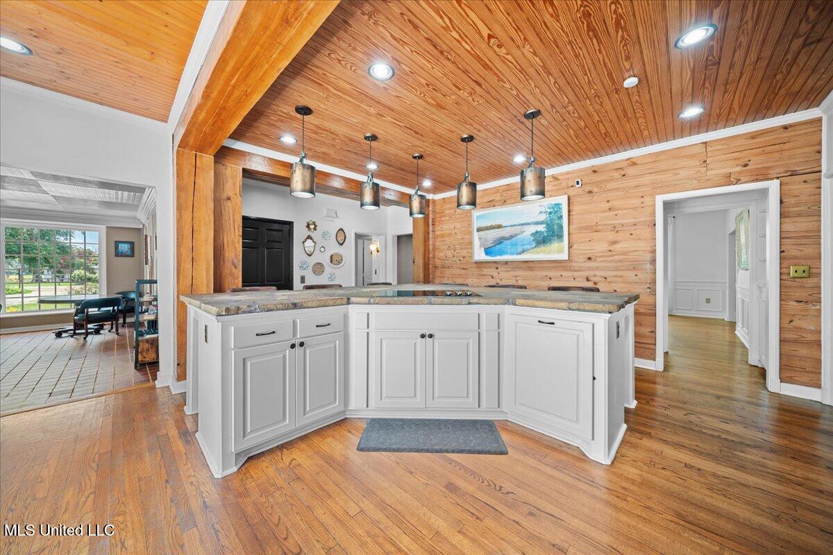 1951 E 3rd Street Property Photo 19