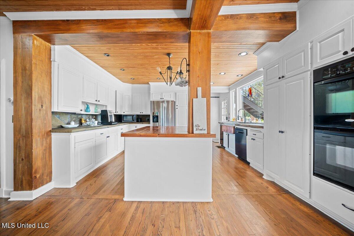 1951 E 3rd Street Property Photo 21