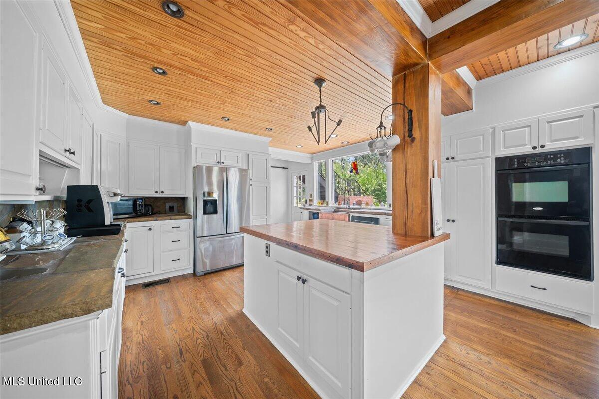 1951 E 3rd Street Property Photo 22