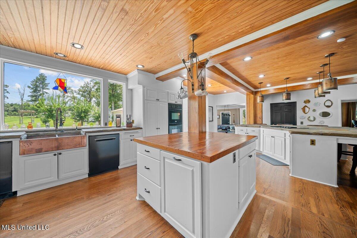 1951 E 3rd Street Property Photo 24