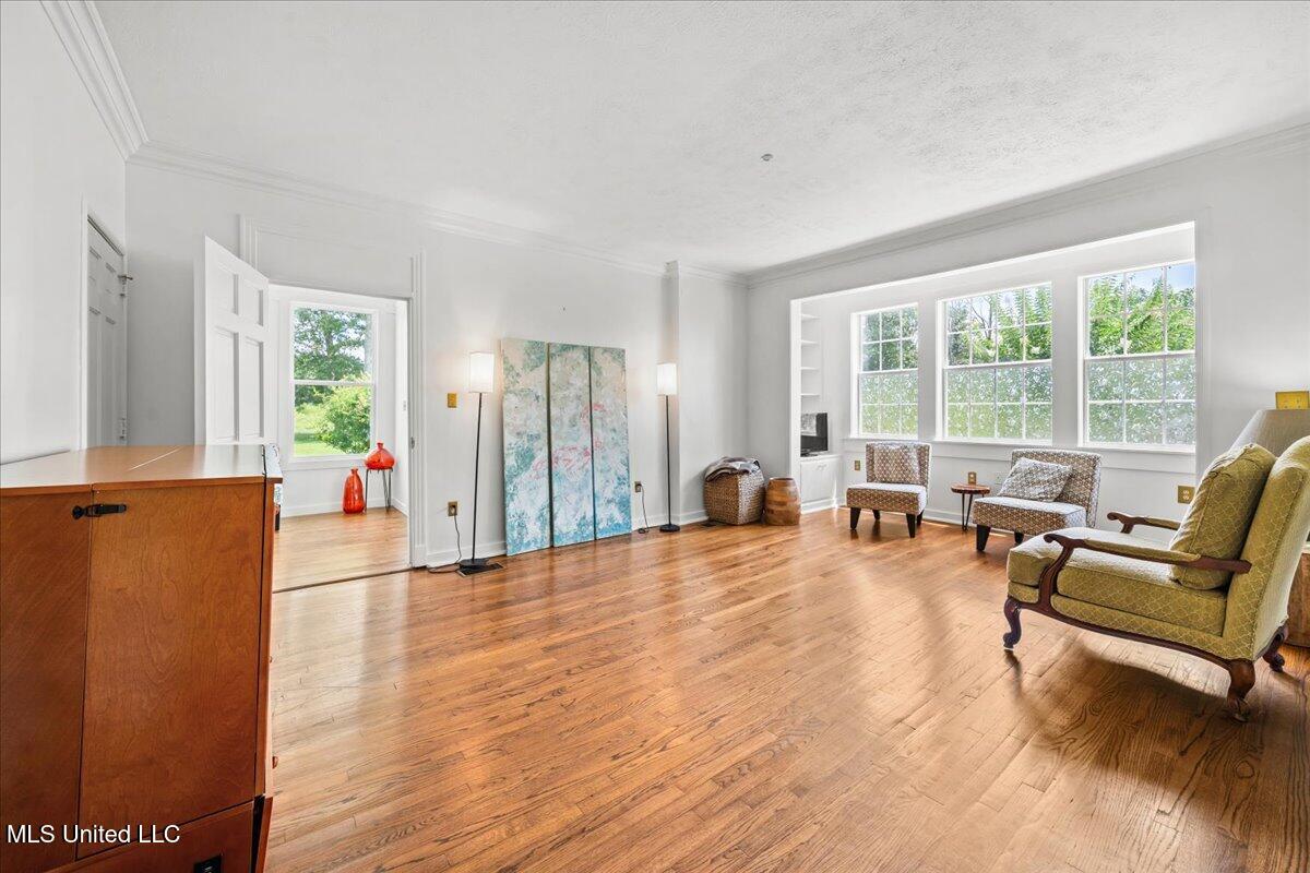 1951 E 3rd Street Property Photo 32