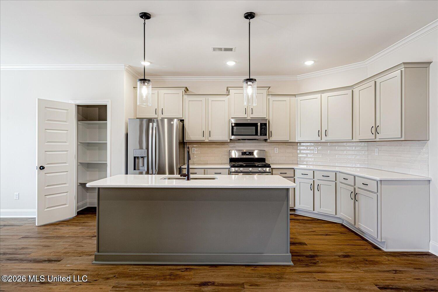 5359 Hazelwood Drive Property Photo 3