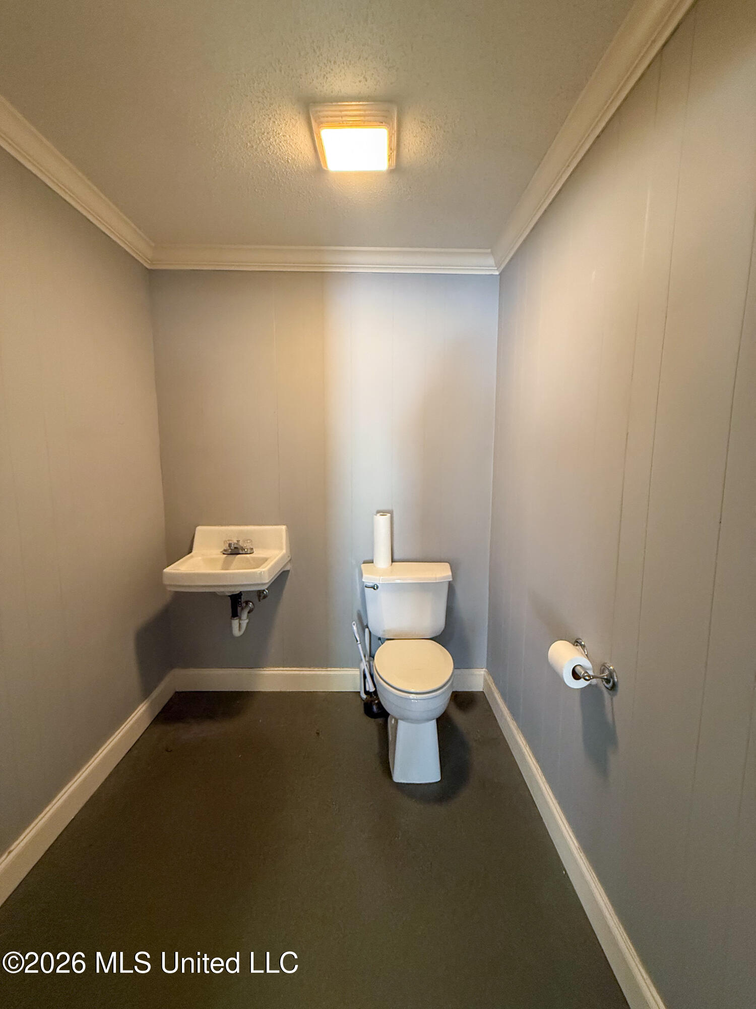 124 Summer Street Property Photo 8