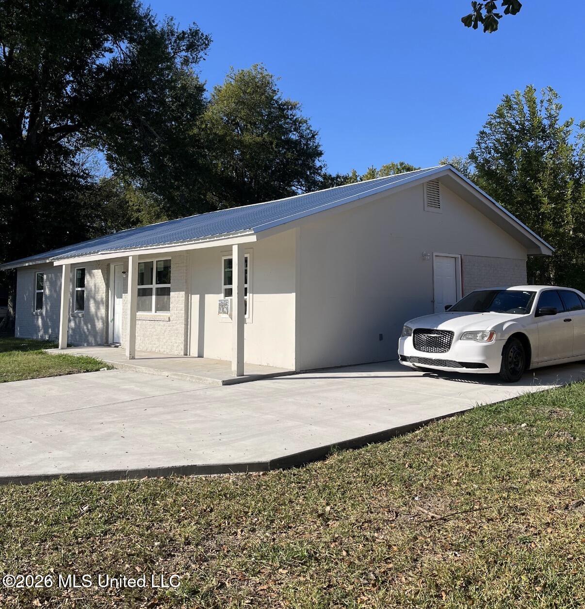 204 Perry Drive Property Photo 2