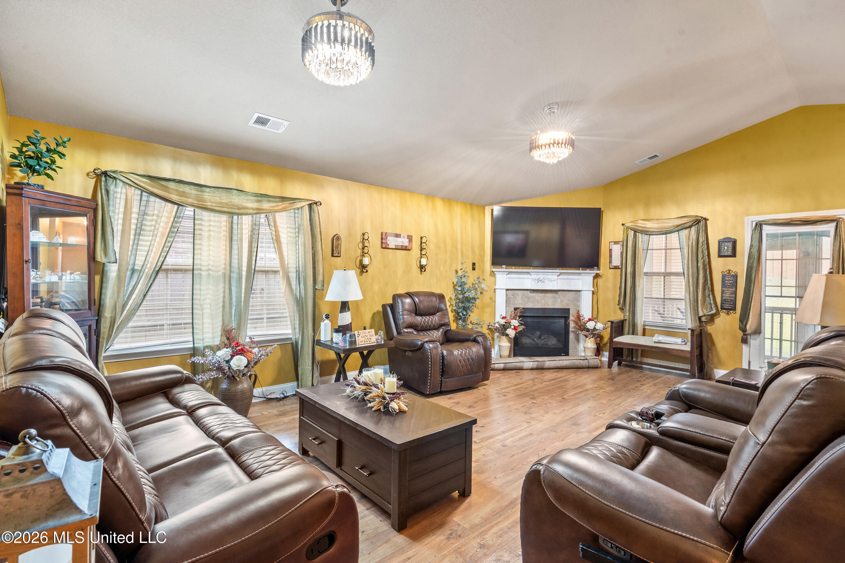 8709 Arendale Drive Property Photo 3