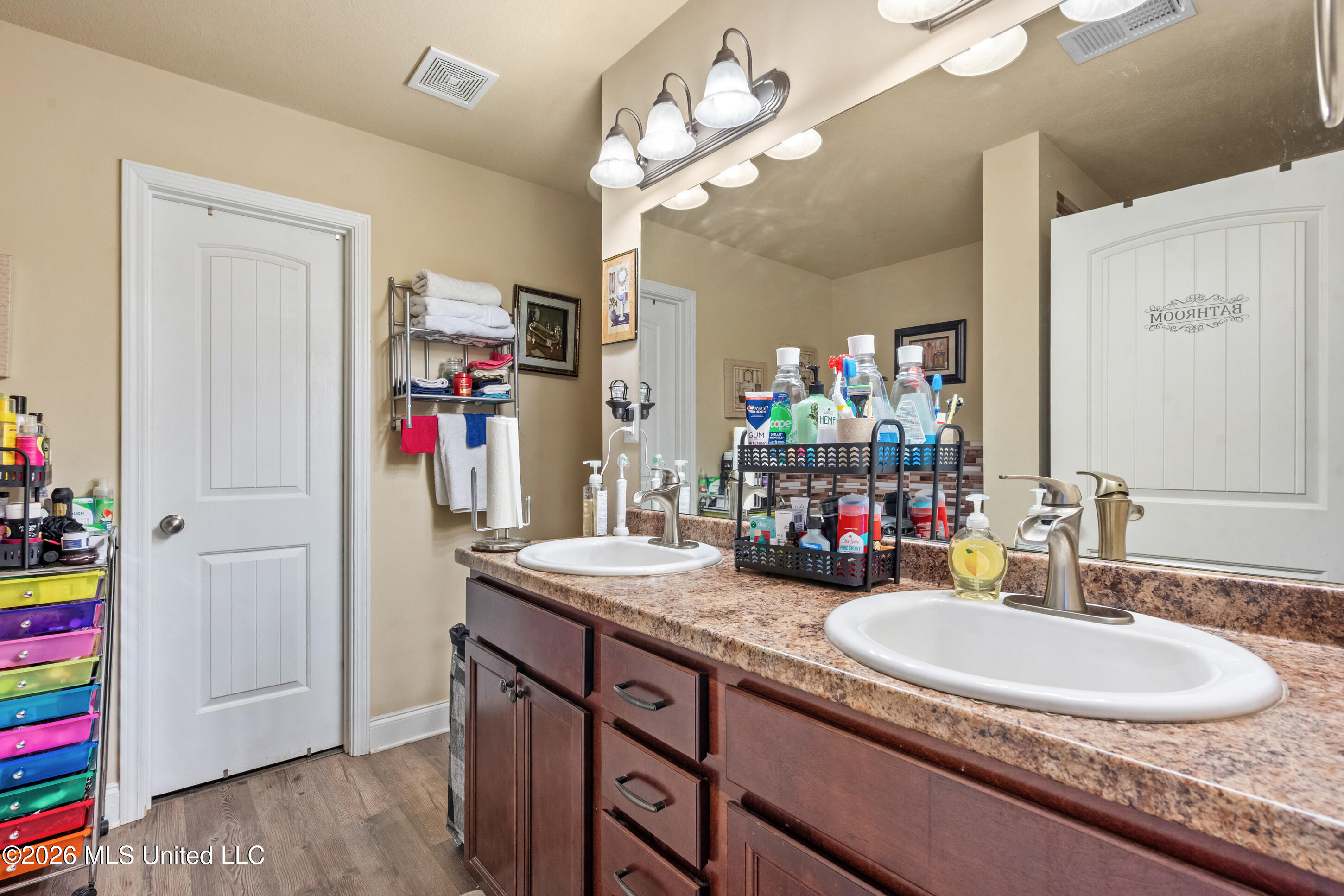 8709 Arendale Drive Property Photo 12