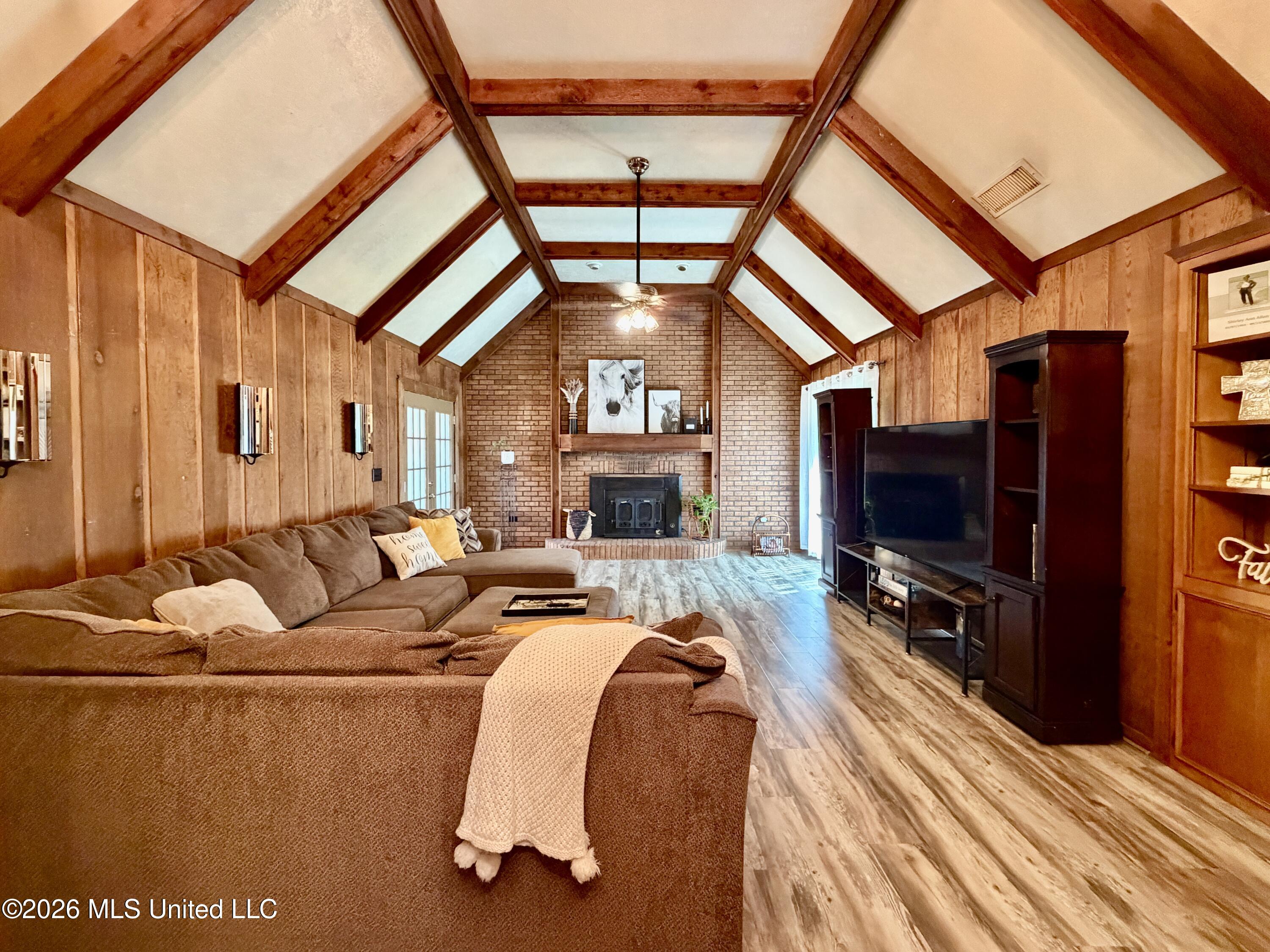 4870 Highway 433 Property Photo 6