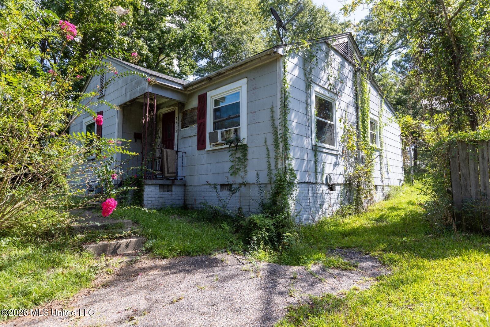 2213 N 3rd Avenue Property Photo 2