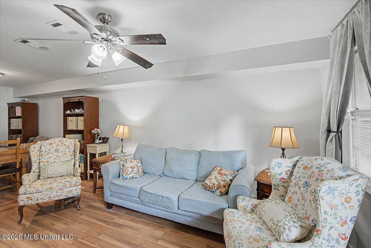 15238b Parkwood Drive Property Photo 2