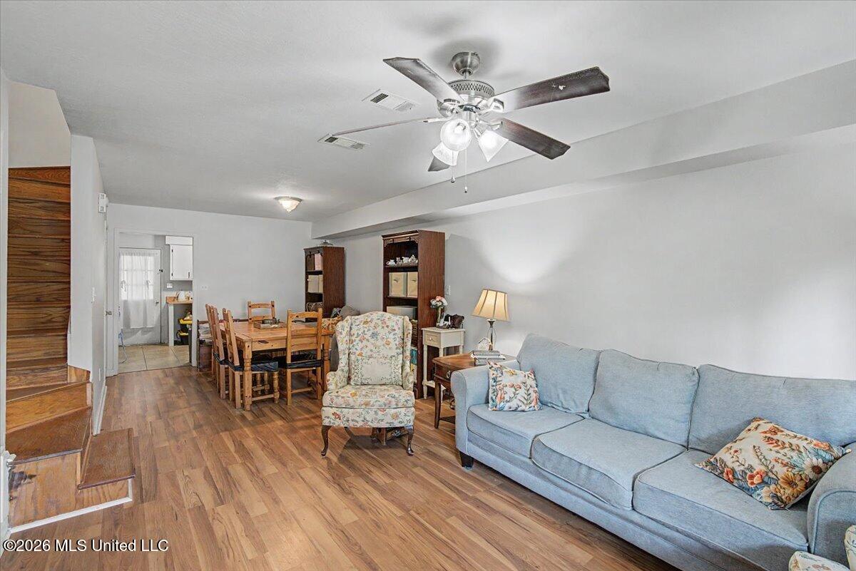 15238b Parkwood Drive Property Photo 3
