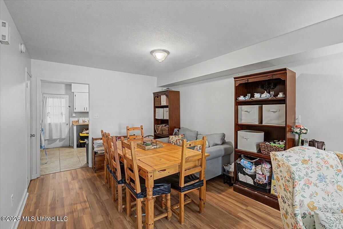15238b Parkwood Drive Property Photo 4