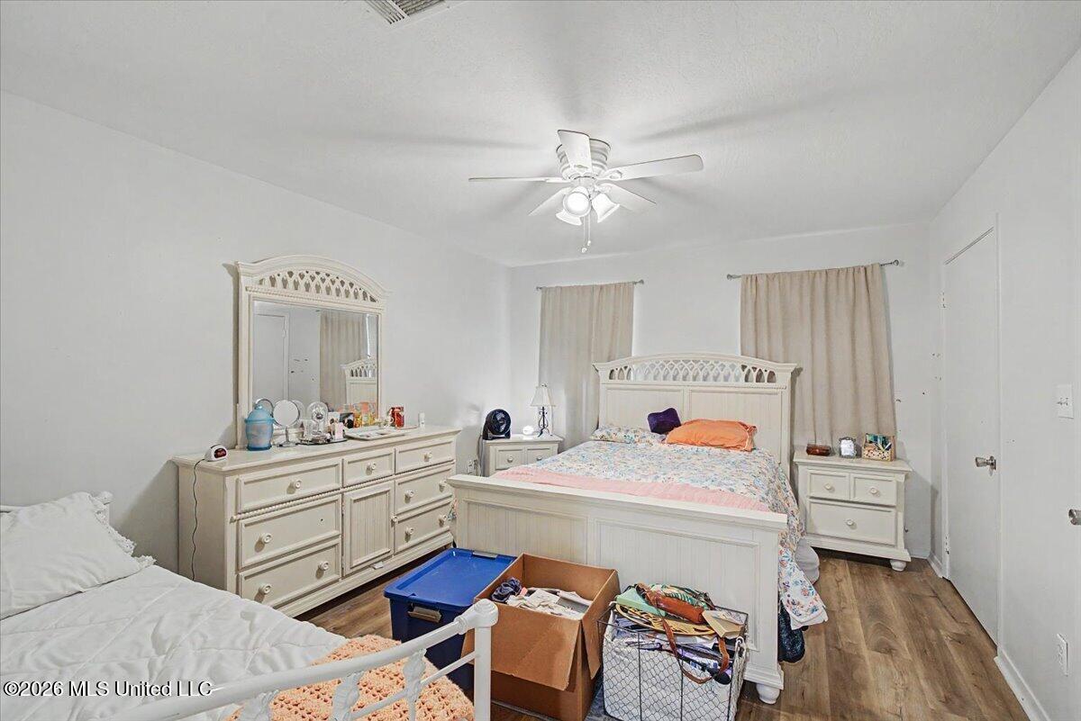 15238b Parkwood Drive Property Photo 11