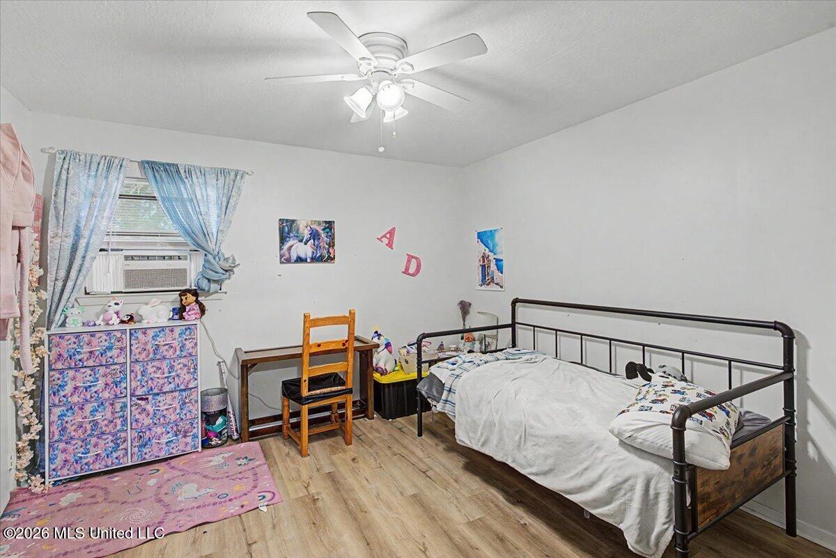 15238b Parkwood Drive Property Photo 12