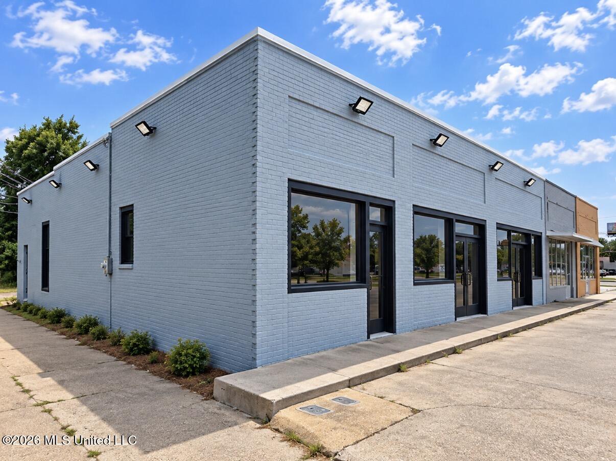 626 N State Street Property Photo 2
