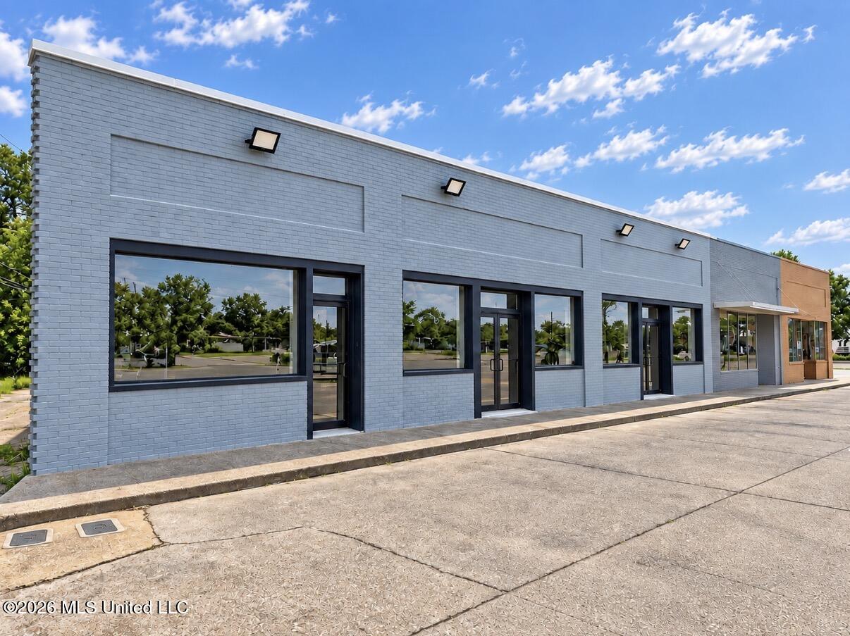 626 N State Street Property Photo 10