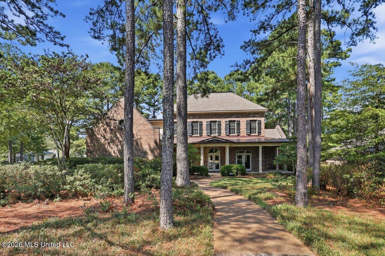 415 Pembrooke Drive Property Photo 2