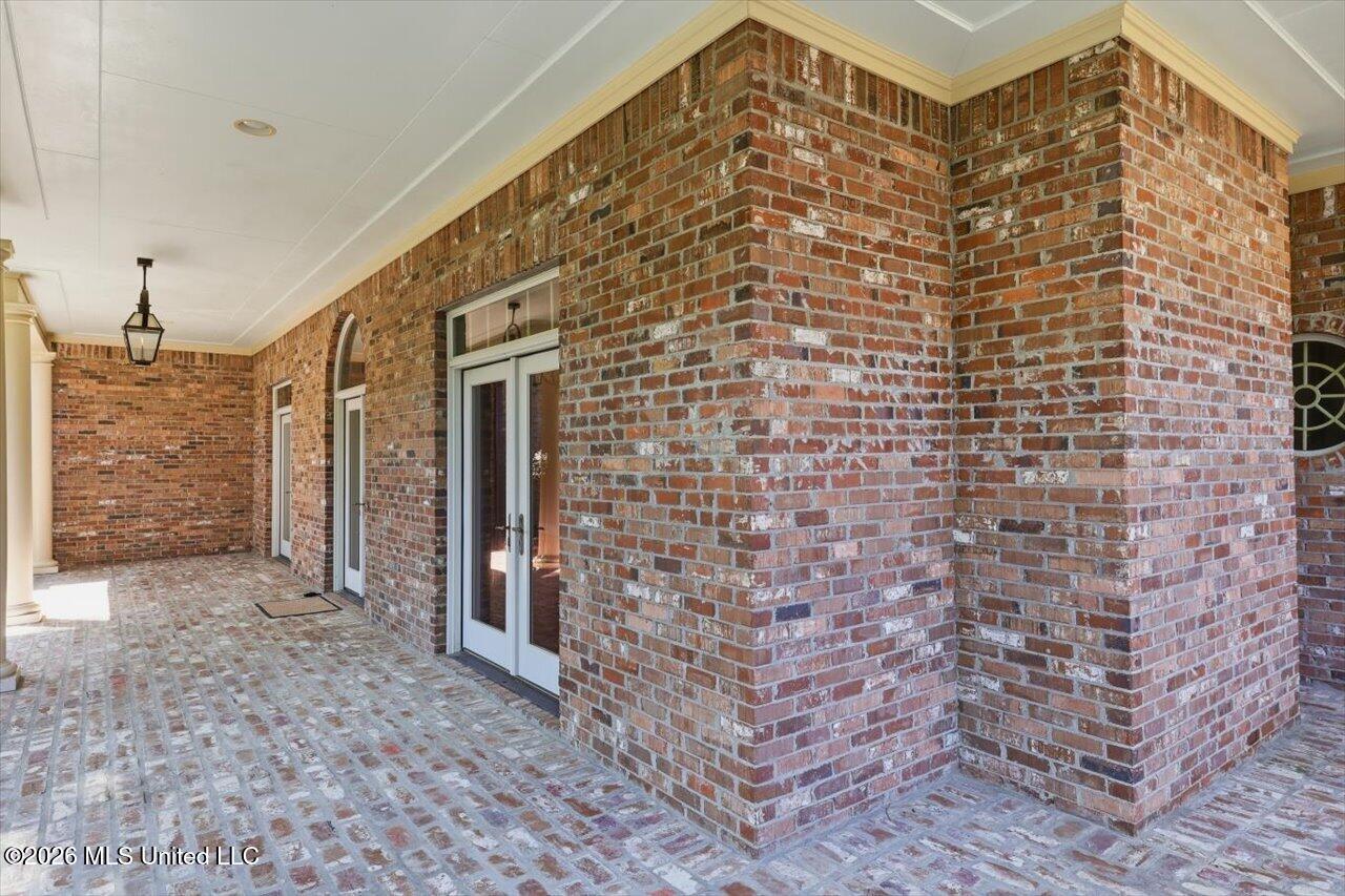 415 Pembrooke Drive Property Photo 5