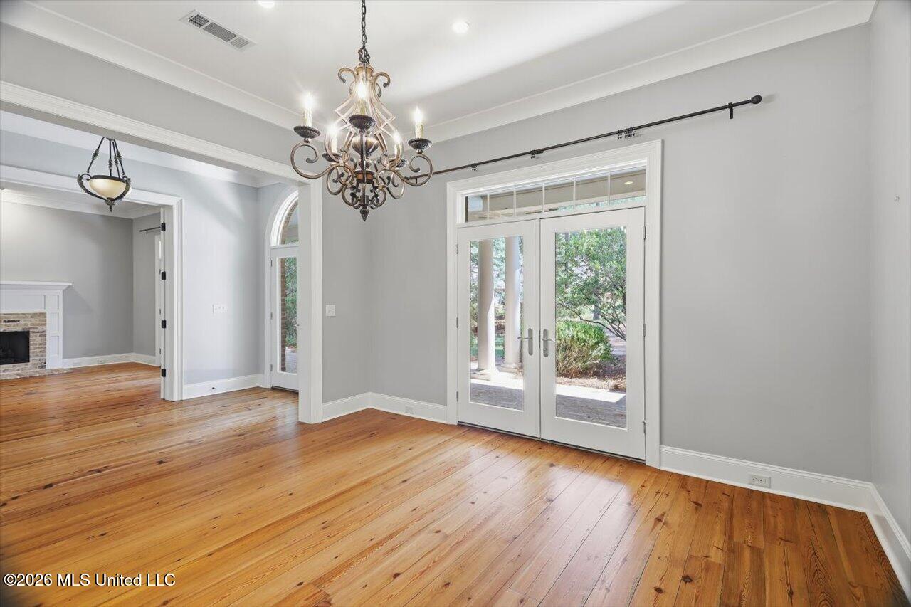 415 Pembrooke Drive Property Photo 7