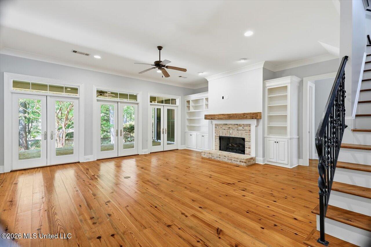 415 Pembrooke Drive Property Photo 8
