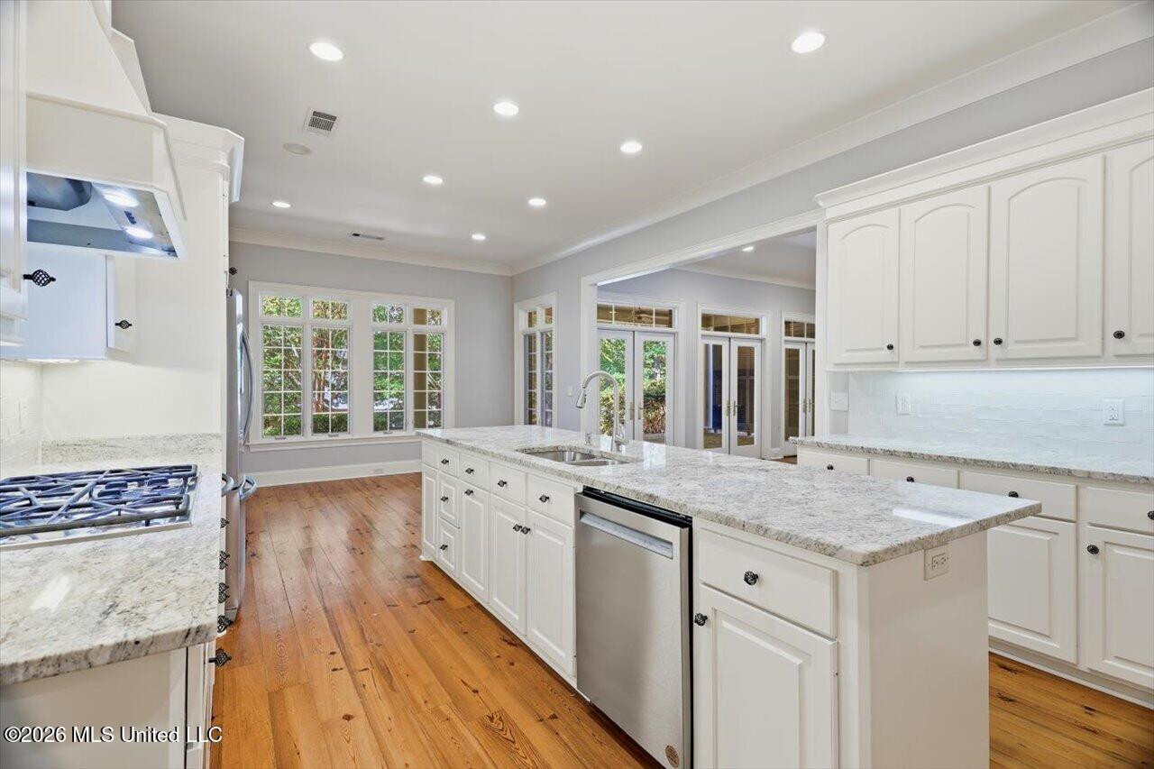 415 Pembrooke Drive Property Photo 14