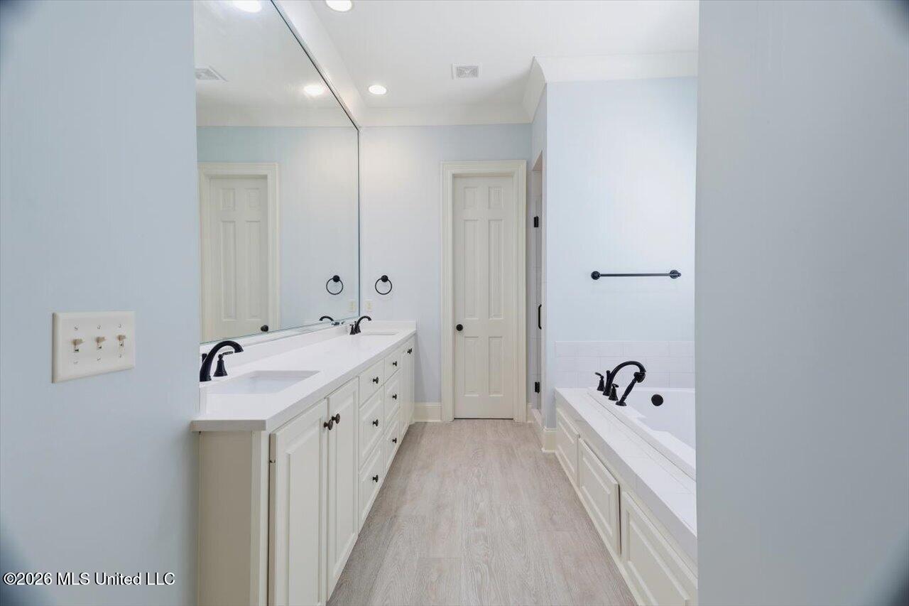 415 Pembrooke Drive Property Photo 23