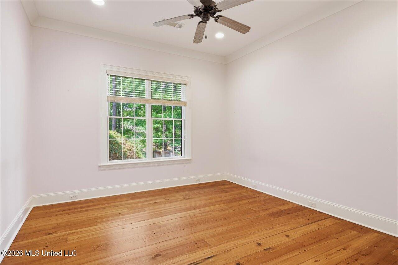 415 Pembrooke Drive Property Photo 28
