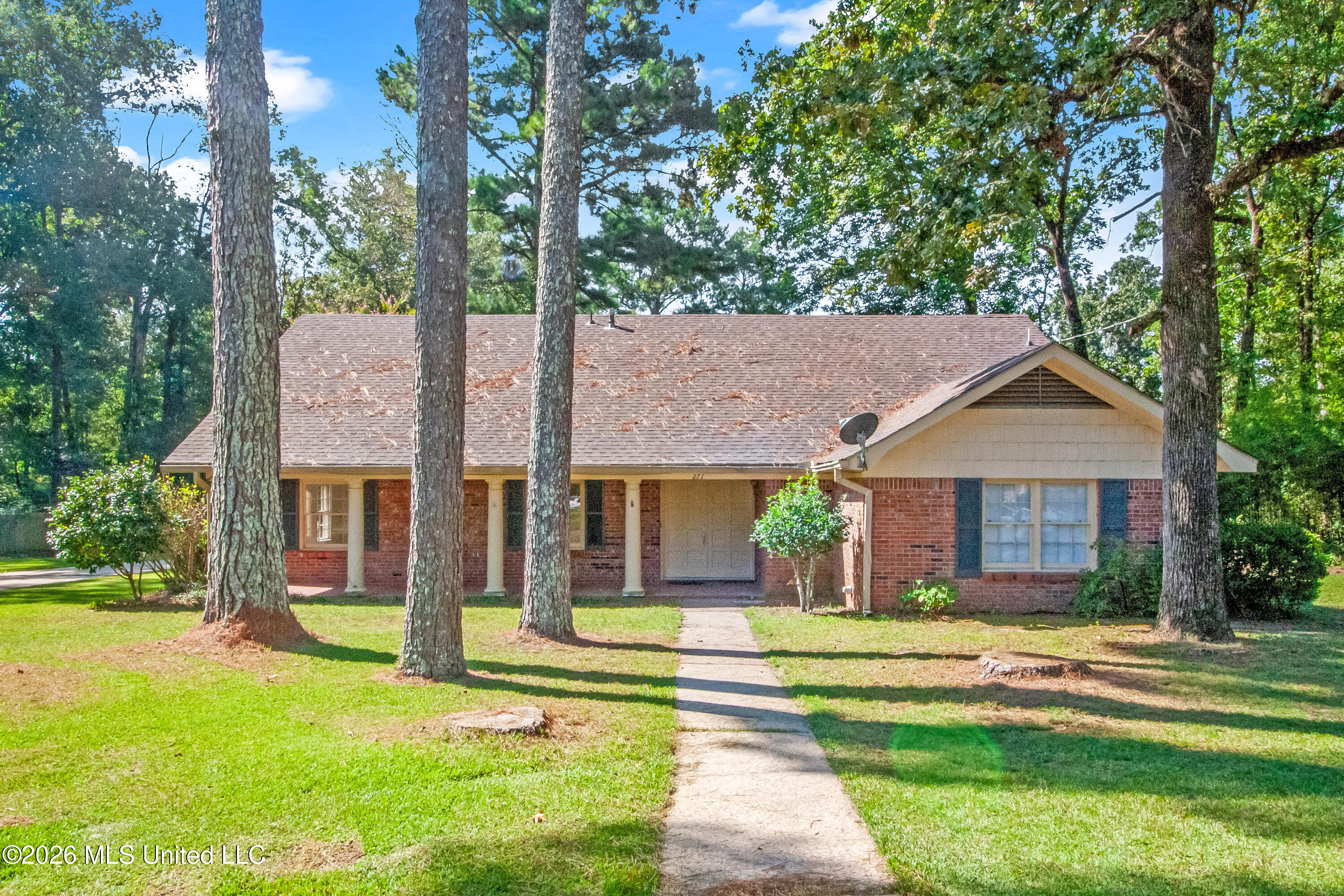 271 N Woodland Drive Property Photo 1
