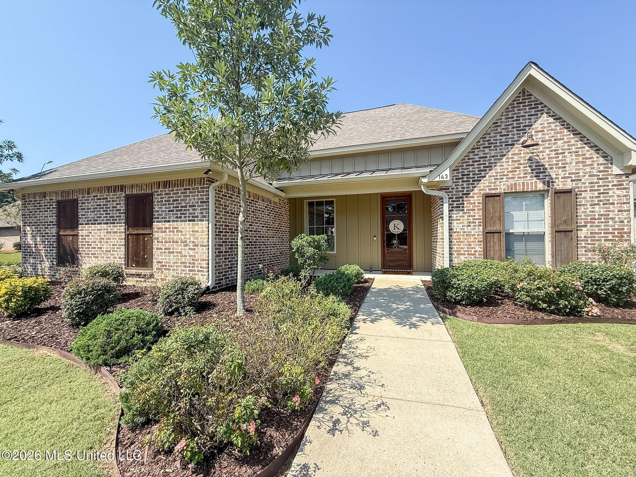 143 Magnolia Pl Circle Property Photo 1