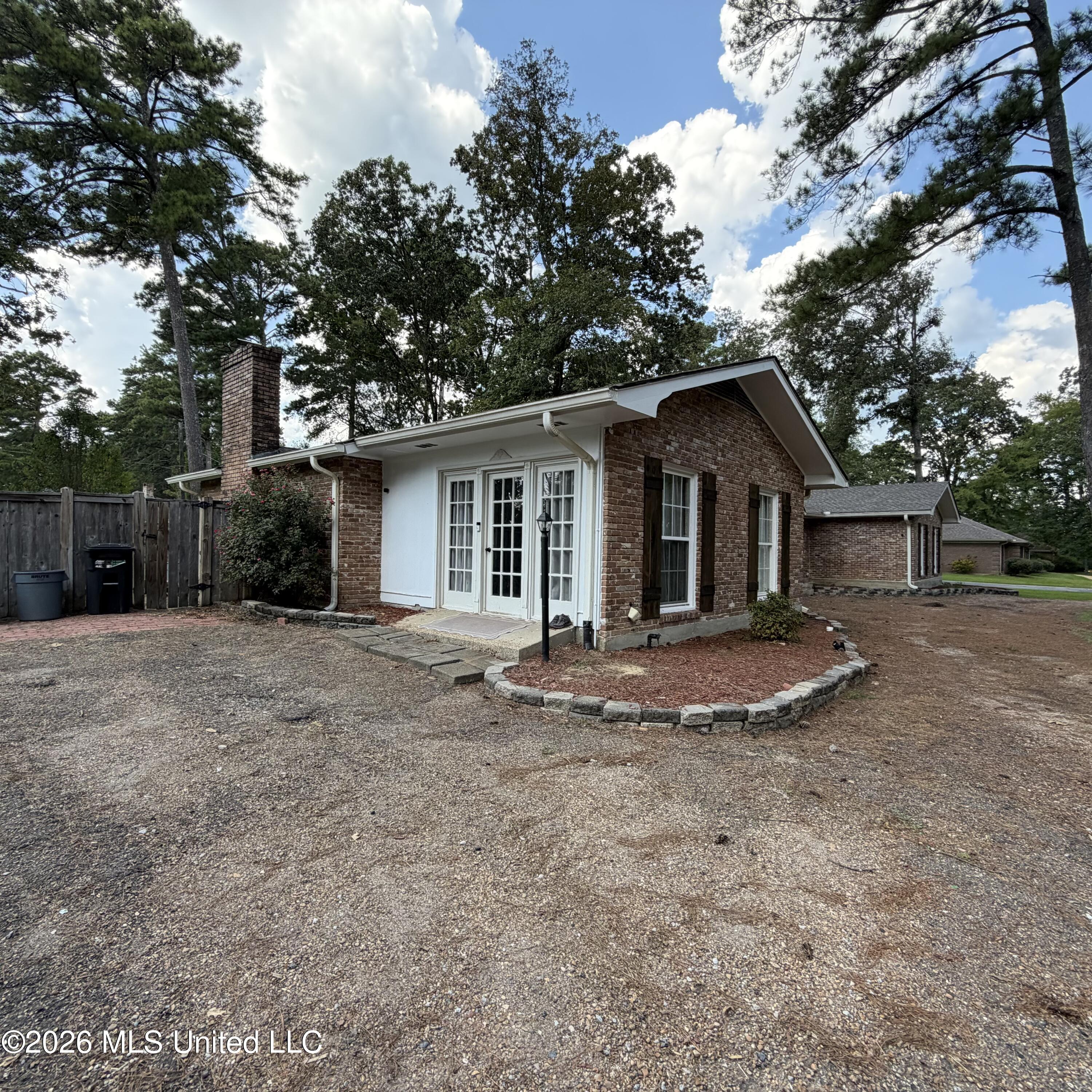 201 Poinsettia Drive Property Photo 2