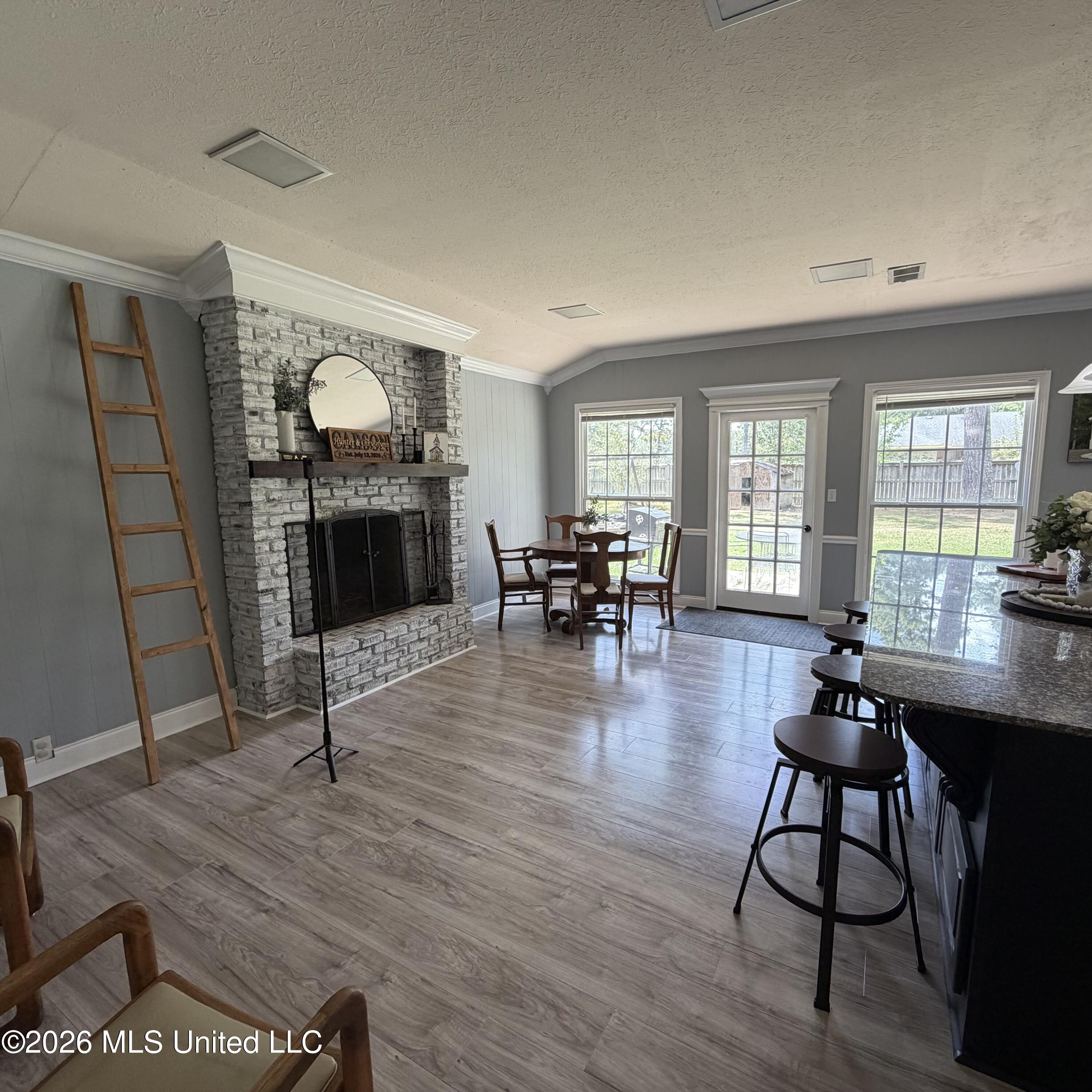 201 Poinsettia Drive Property Photo 9