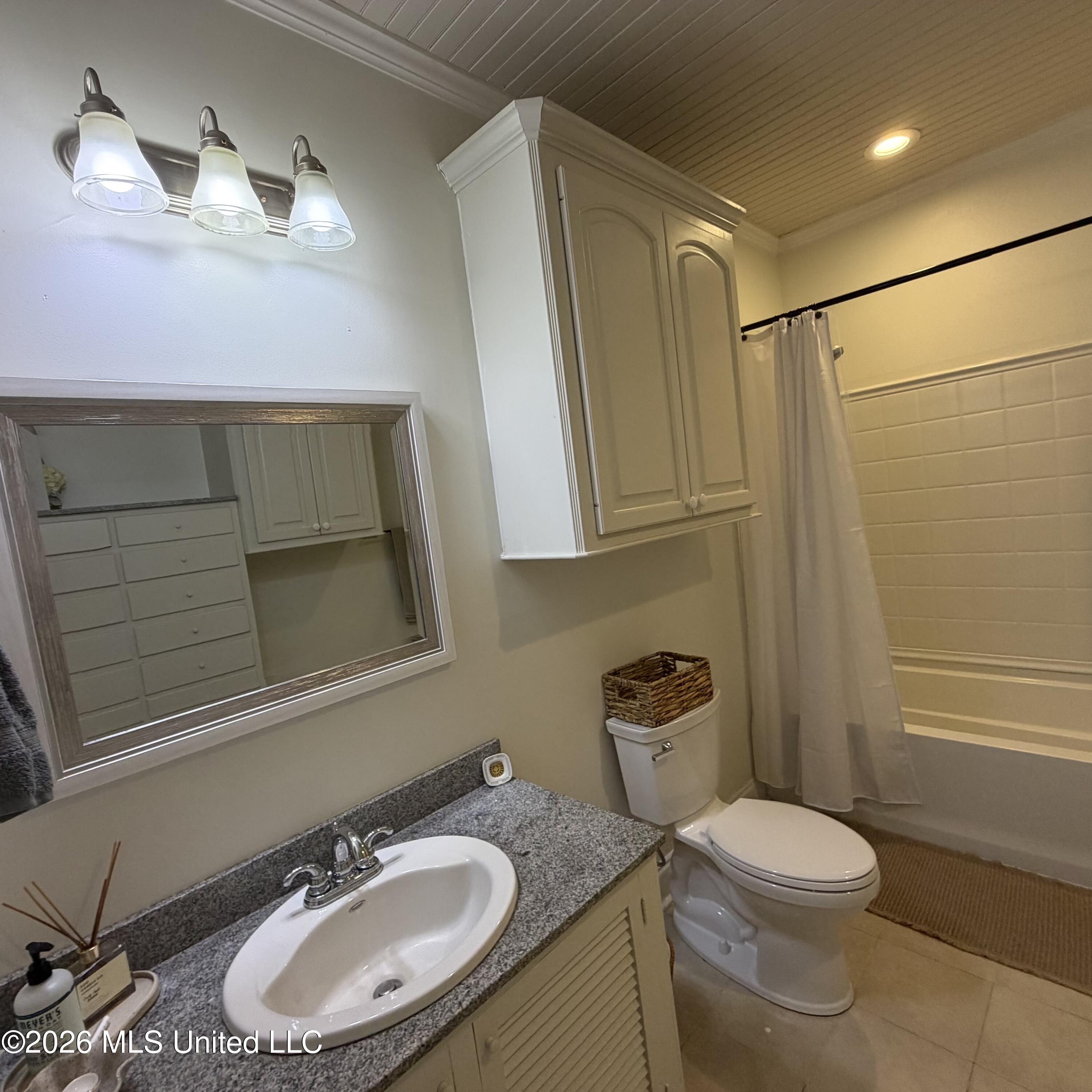 201 Poinsettia Drive Property Photo 16