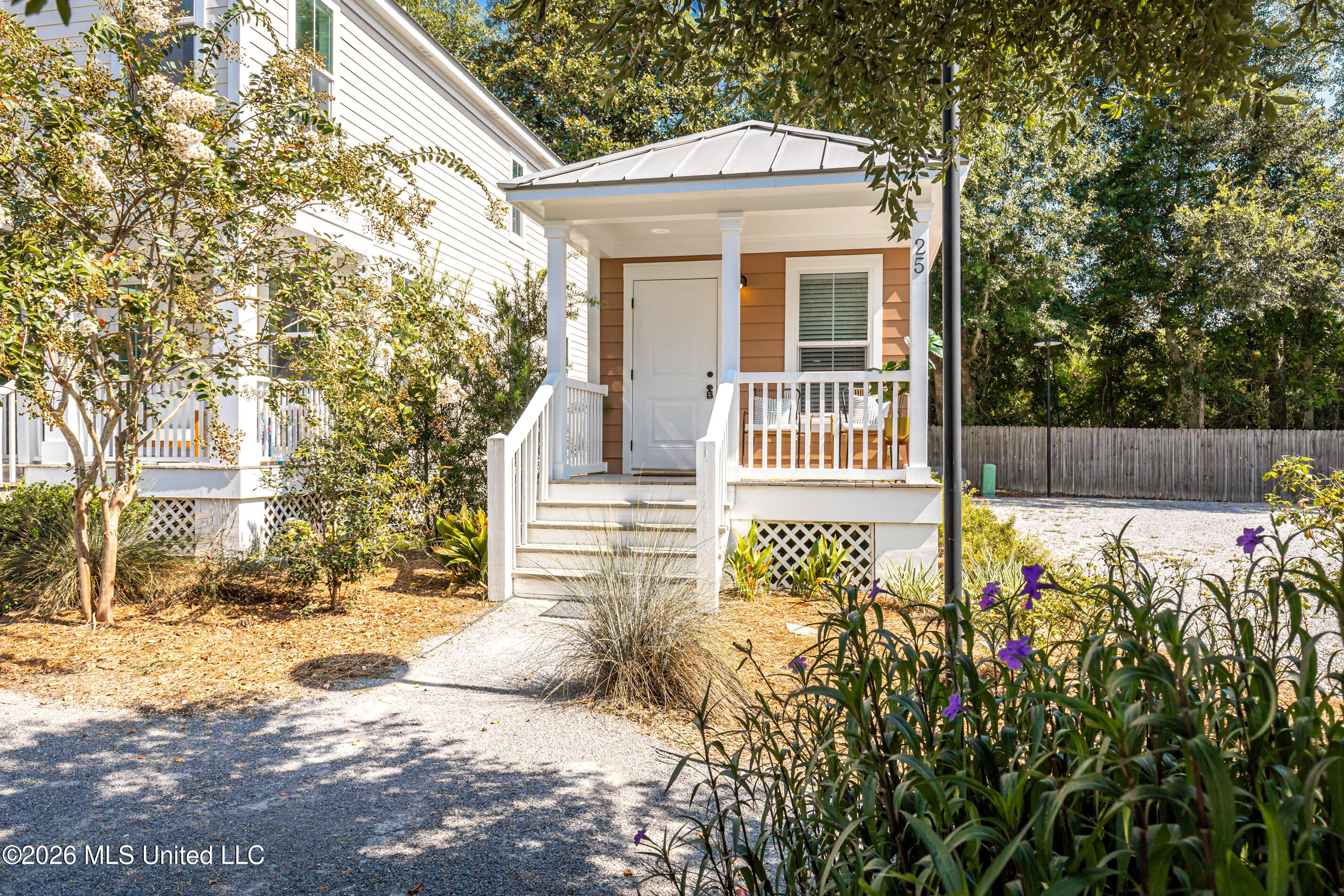 2207 Government Street Property Photo 1
