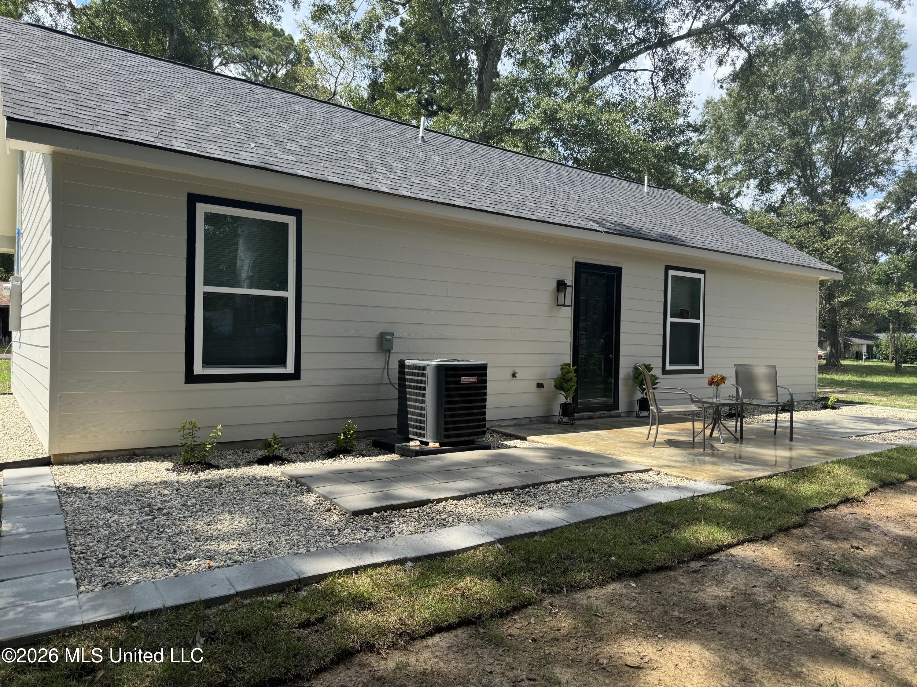 905 8th Street Property Photo 3