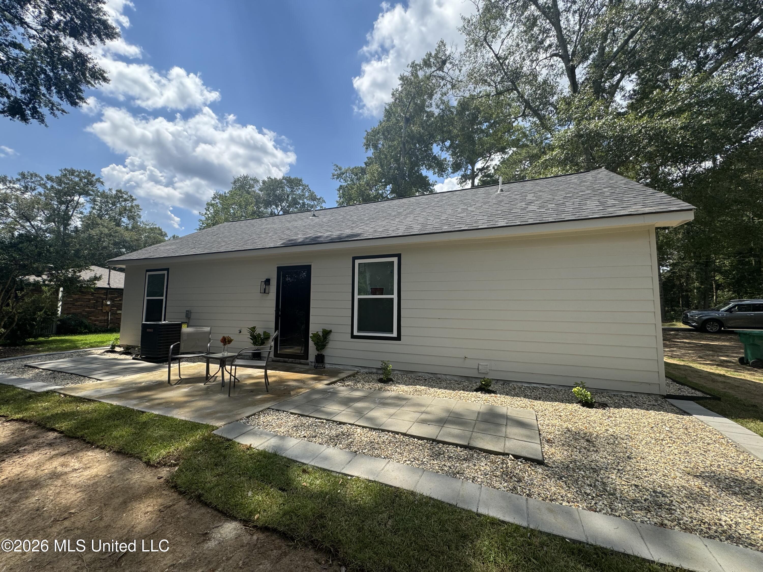 905 8th Street Property Photo 4